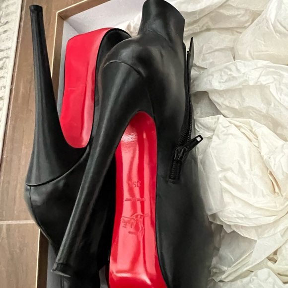 CHRISTIAN LOUBOUTIN Black DAFFODILE Sz 35.5 Ankle Boots Bootie - Picture 5 of 9